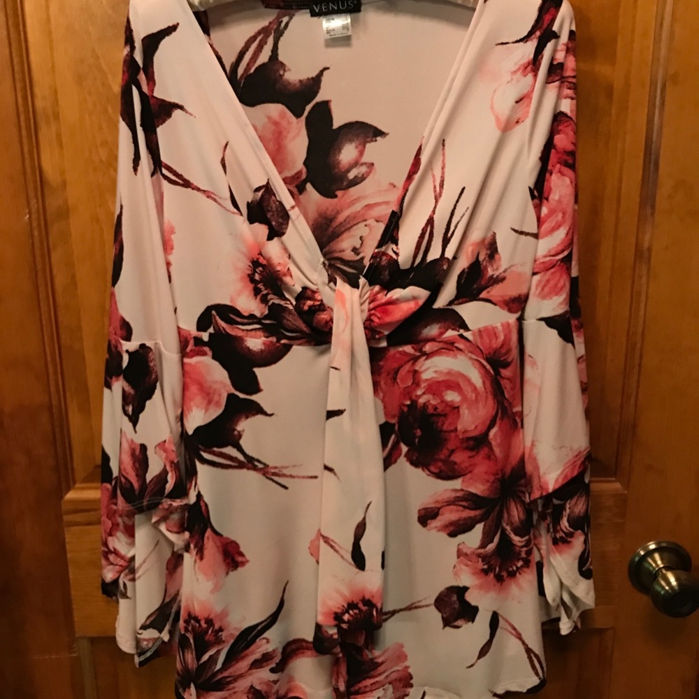 VENUS floral top.